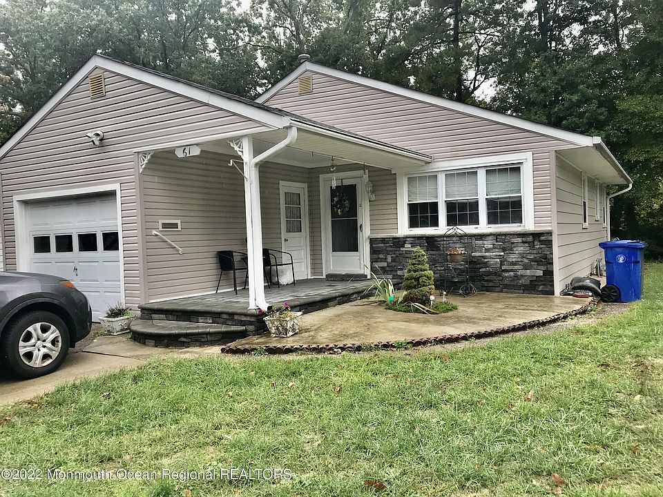 1st image of 61 Green Dr