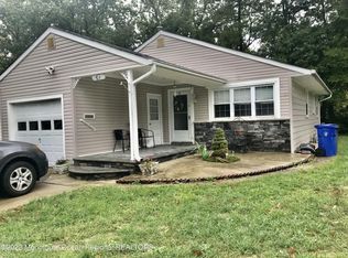 61 Green Dr, Toms River, NJ