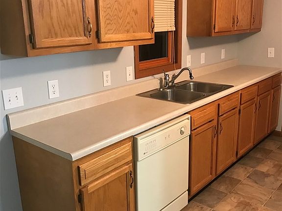 5th image of 31 Lake Ct