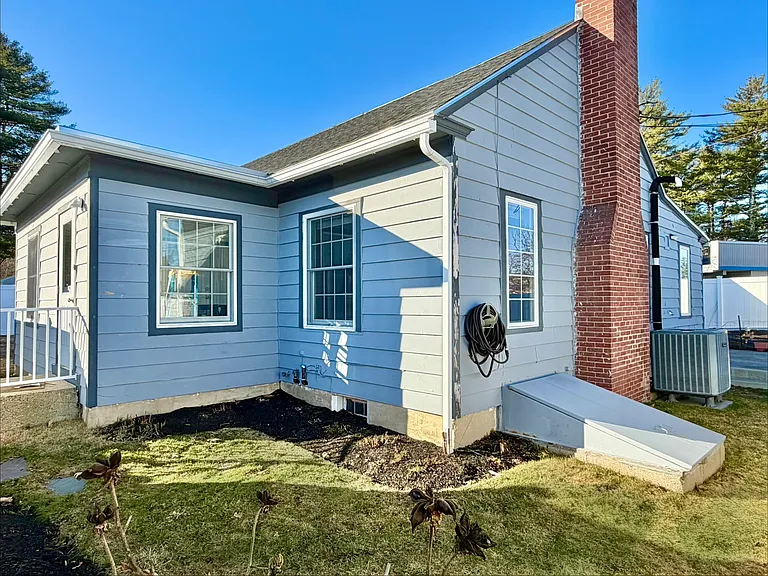 114 Lafayette Rd — Photo 13