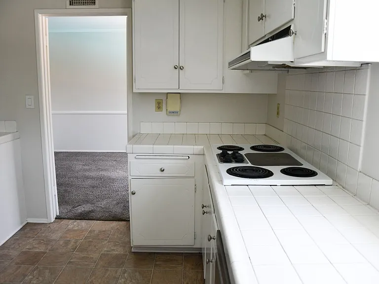 522 E Collins Ave — Photo 23
