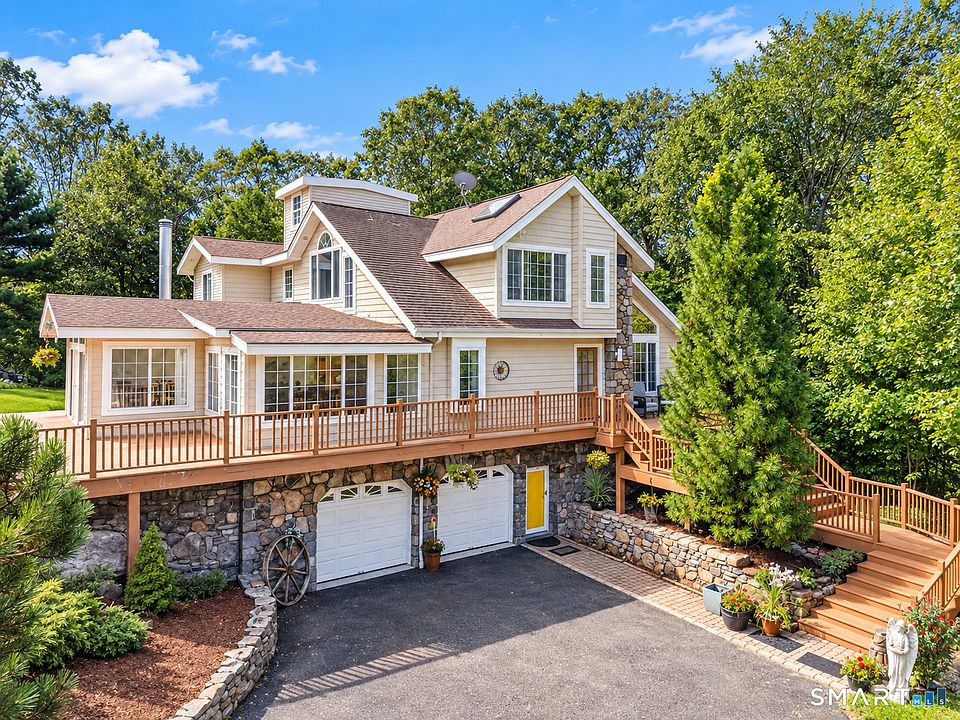 1st image of 332 Lantern Hill Road