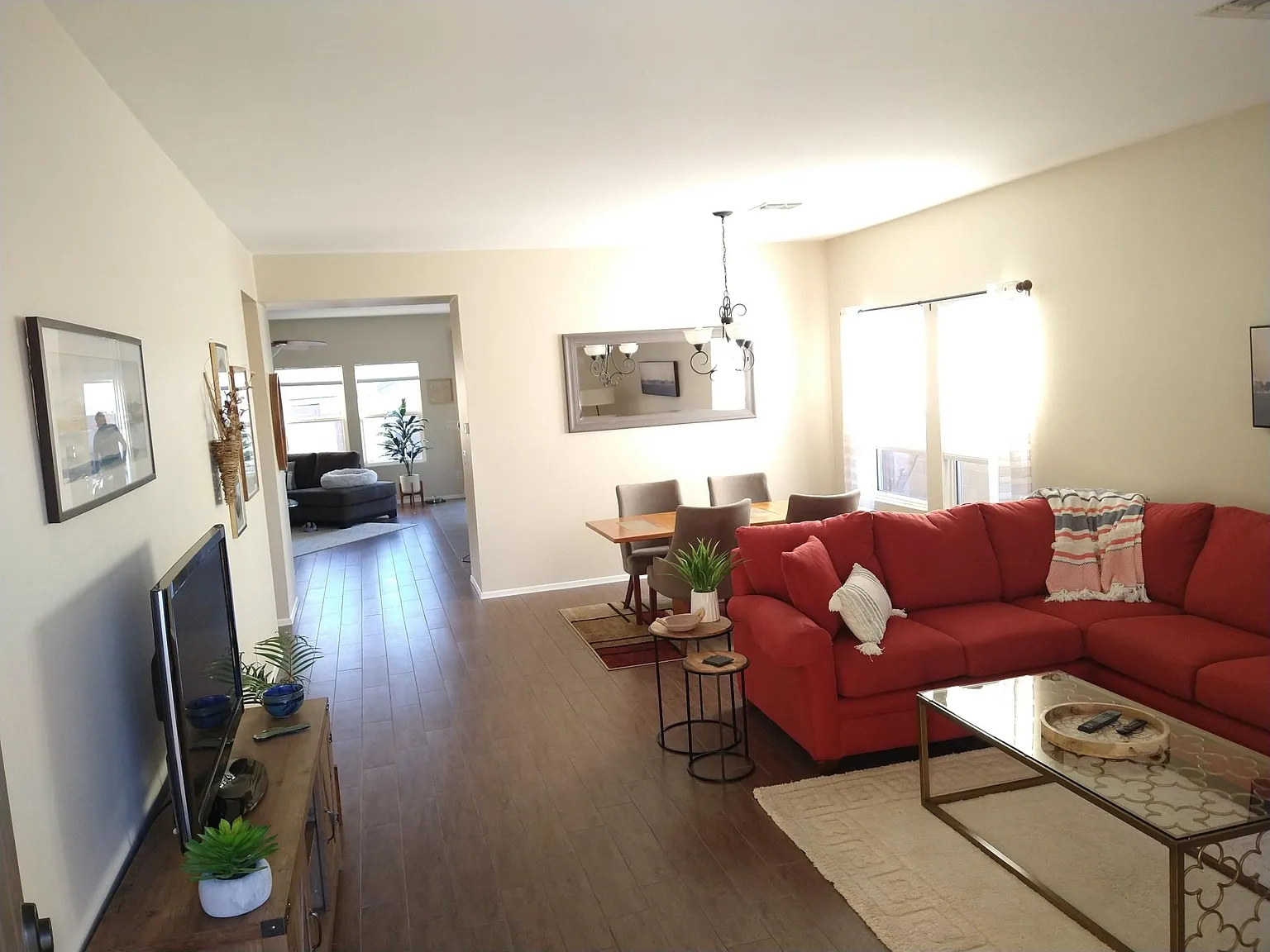 653 W Tanner Robert Pl — Photo 4