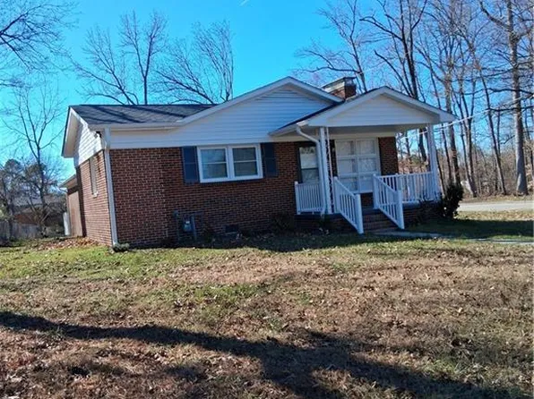 1300 Rotherwood Rd, Greensboro, NC 27406