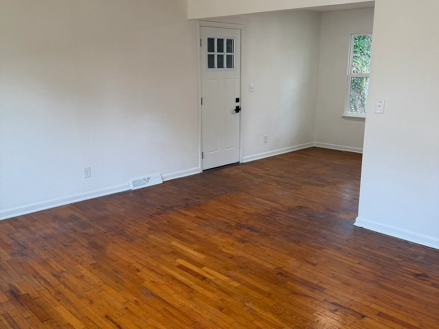 3 bed, 1008 sqft, $1,100 — Photo 3