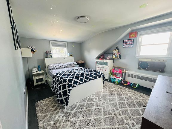 2nd image of 199 Poppy Ave #2