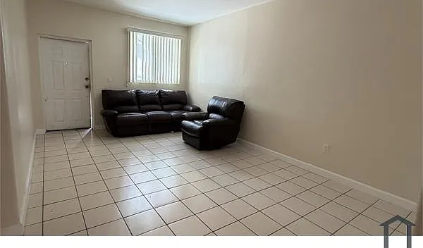 1661 SE 29th Ct — Photo 4