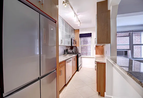 Rented by Urbane Brokerage | media 8