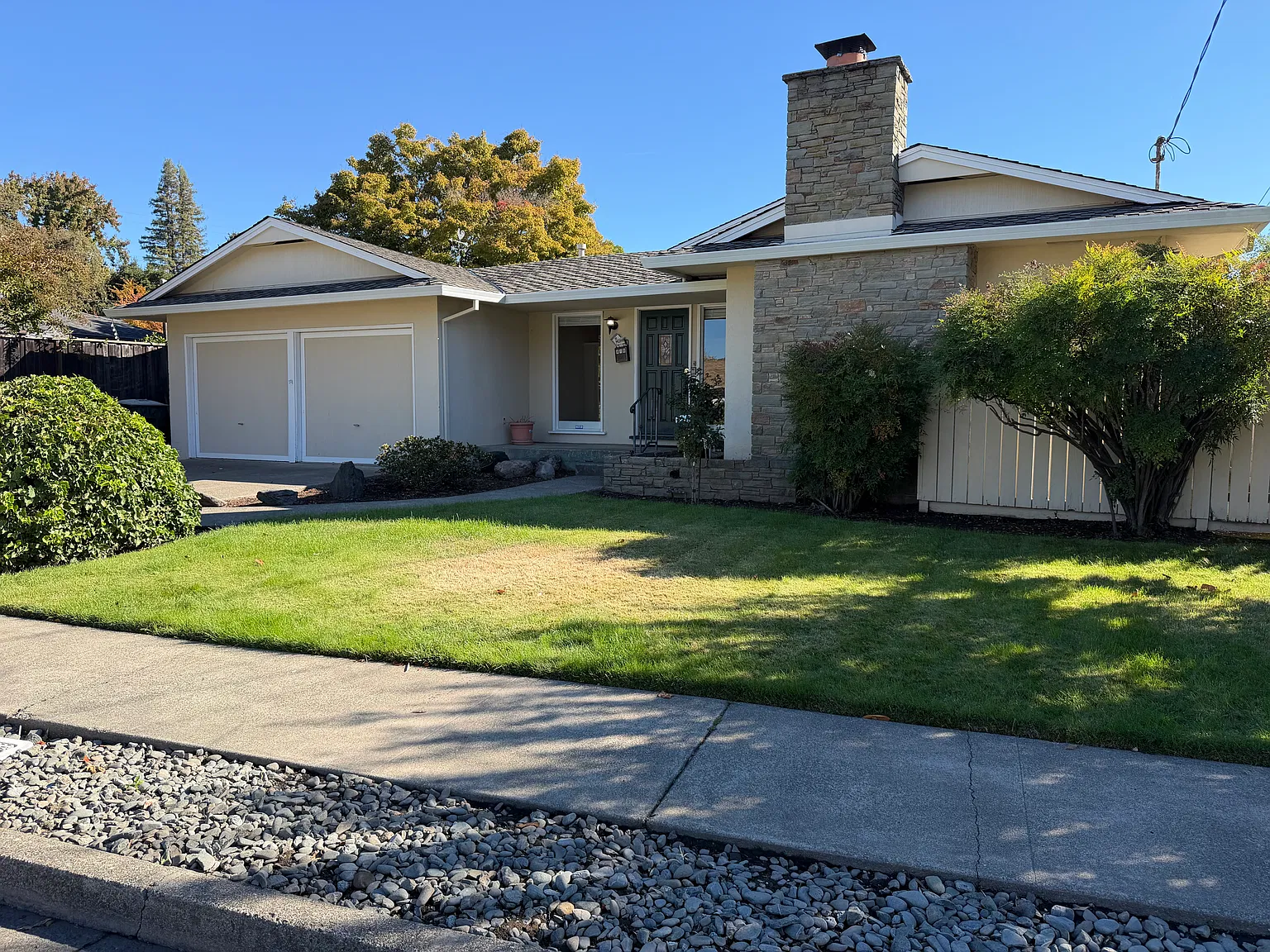 3 bed, 1860 sqft, $4,900 — Photo 1
