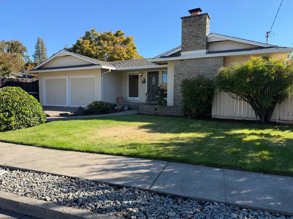 818 4th St E, Sonoma, CA 95476