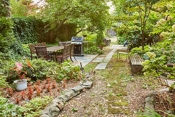 Sold by Compass | media 7