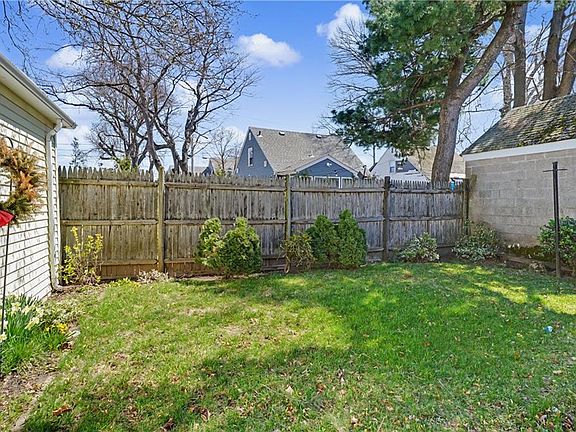 5th image of 122 Caporal St