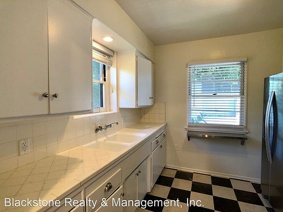 2nd image of 1601 Greenfield Ave #11006