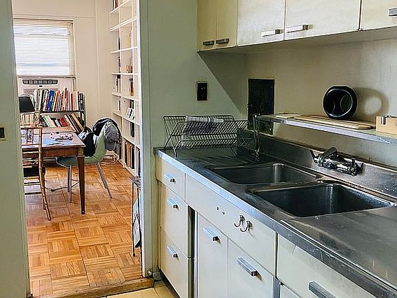 4th image of 9 Fordham Hill Oval APT 12H
