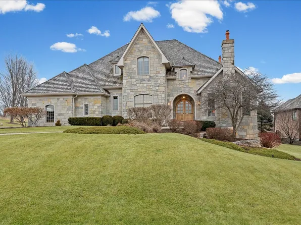 1281 E Longwood Dr, Bull Valley, IL 60098