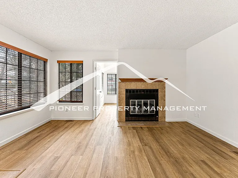 940 S Dahlia St #A — Photo 6