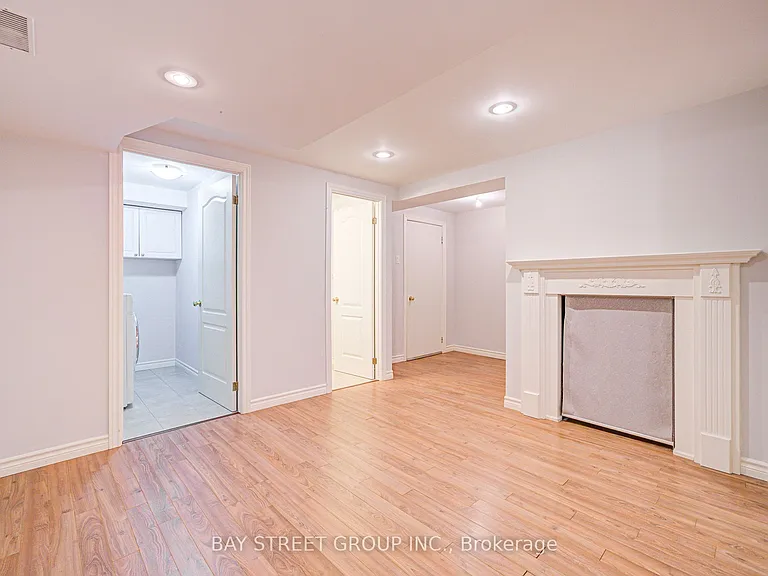 43 Tower Bridge Cres — Photo 23