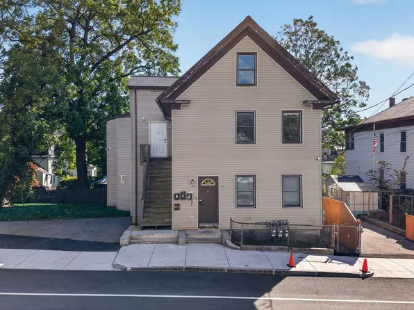 89 3rd St, Lowell, MA 01850