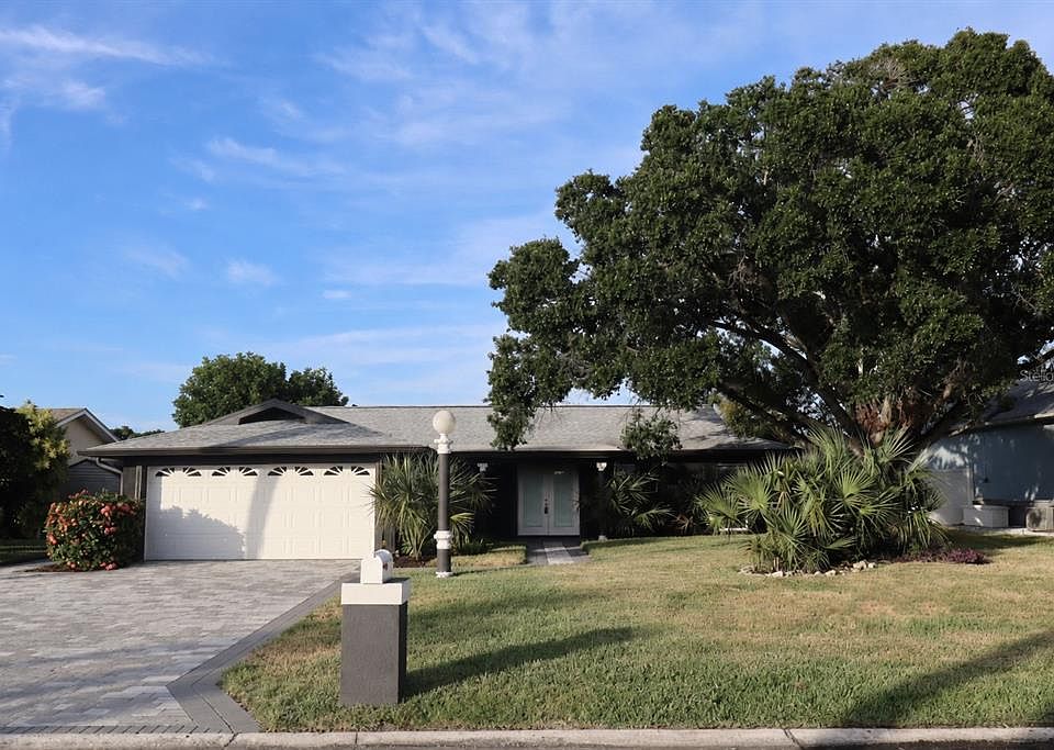 1st image of 1019 Spindle Palm Way
