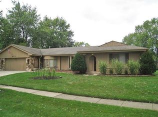 952 Carswell Ave, Elk Grove Village, IL 60007