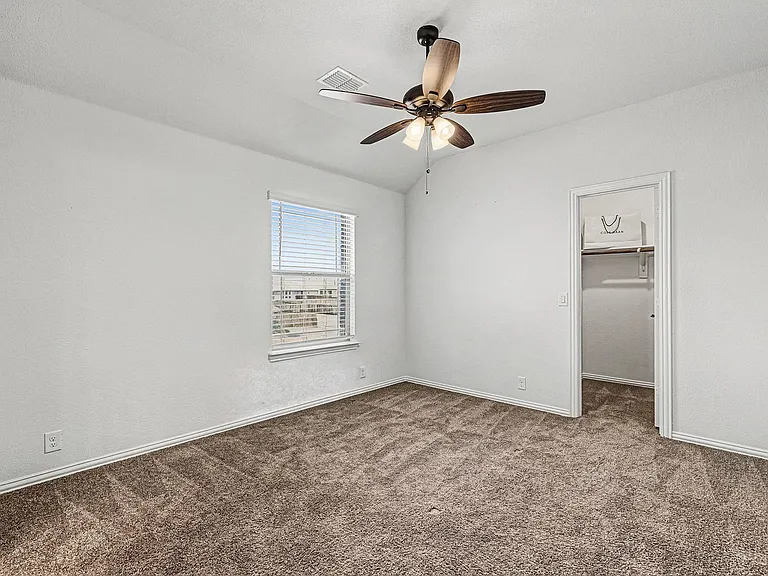 1080 Canuela Way — Photo 33
