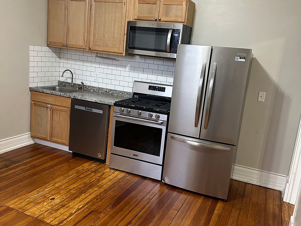 1st image of 149 Vernon Ave #4