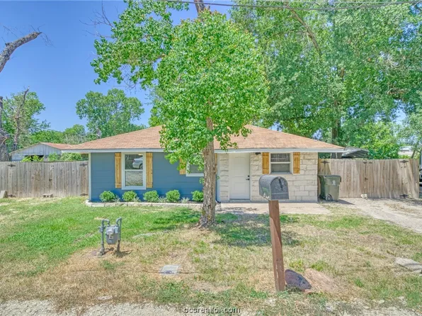 1510 Maple Dr, Bryan, TX 77803