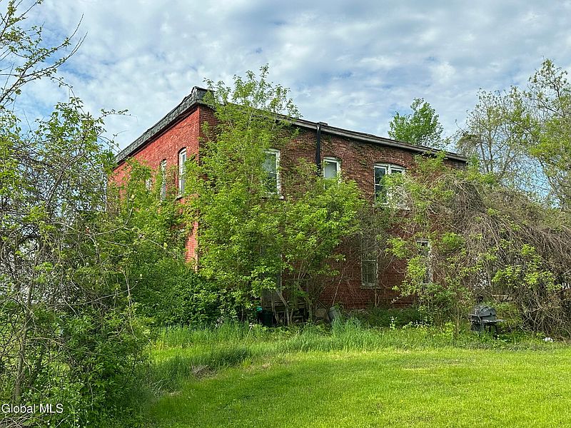 5th image of 33 River Road