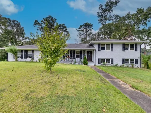 903 Bingham Ln, Stone Mountain, GA 30083