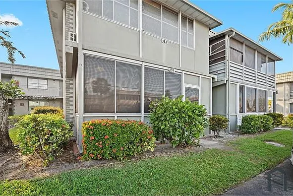 1 bed, 720 sqft, $1,953 — Photo 2