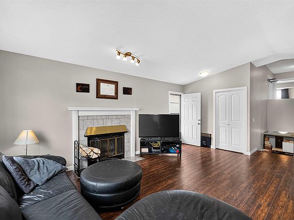 3rd image of 17132 96th St NW