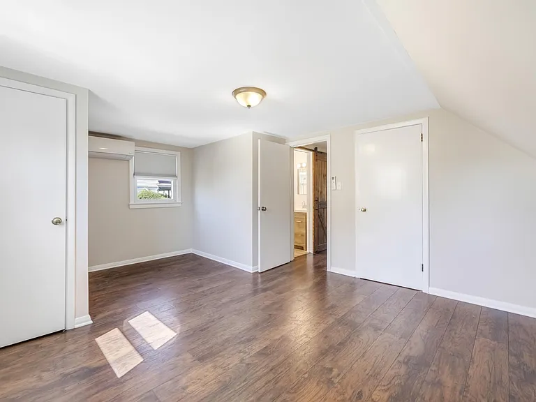 262 James St — Photo 8