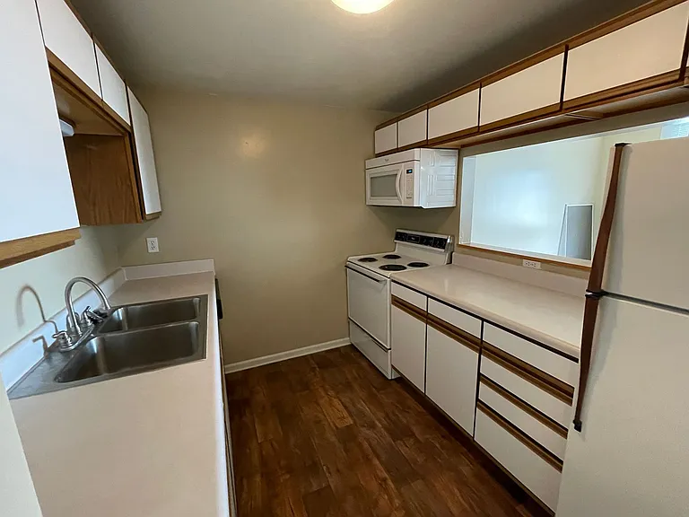Kensington Tower Apartments — Photo 9