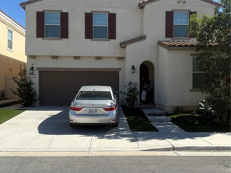 467 N Pinewood Ave — Photo 1