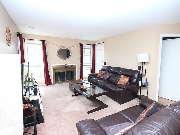 Living room w/ walk-out deck