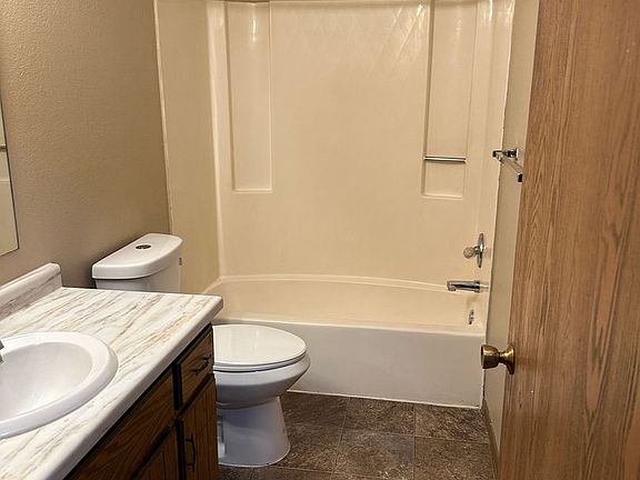 4th image of 307 13th St N #302