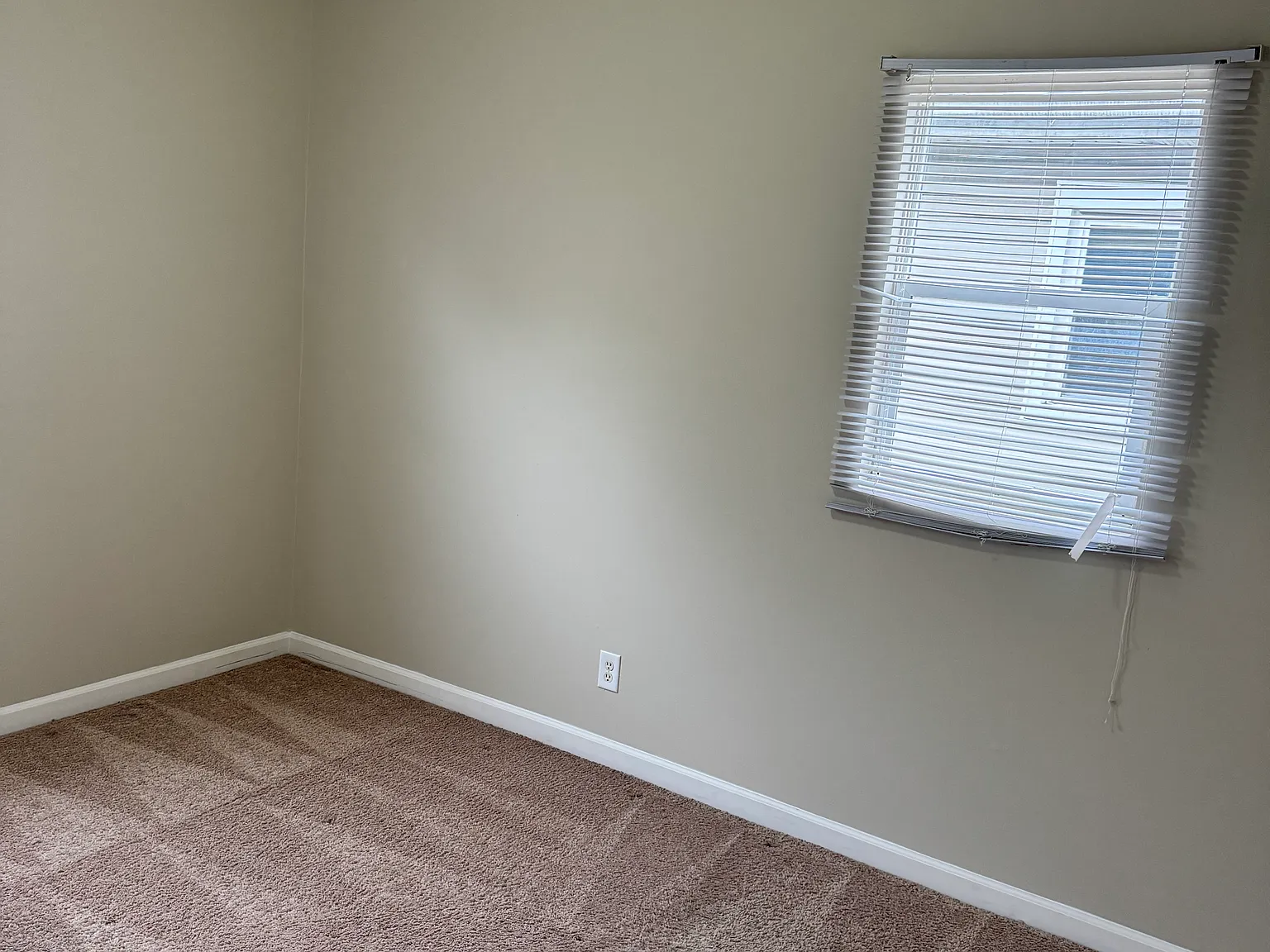 3 bed, 864 sqft, $1,200 — Photo 3