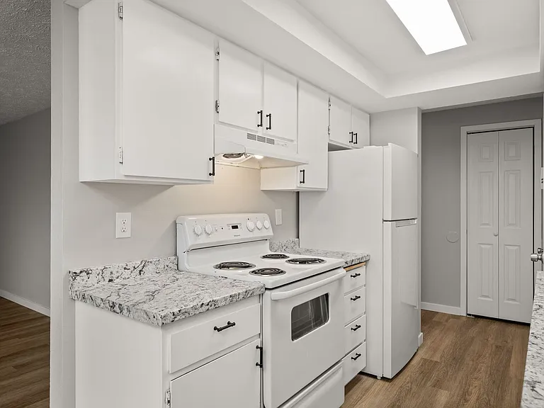 River Court Apartments - Updated Units With A View! — Photo 34