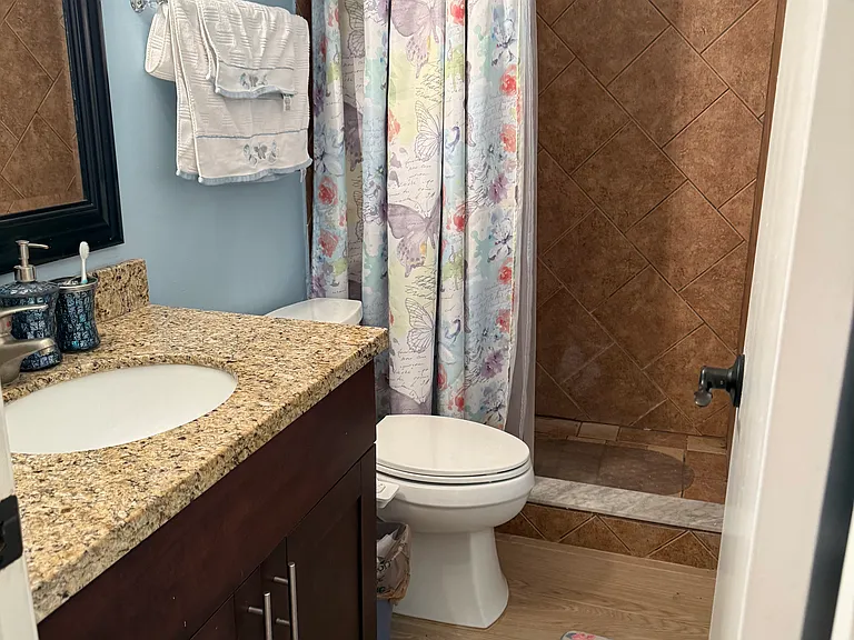 5307 SW 40th Ave — Photo 3