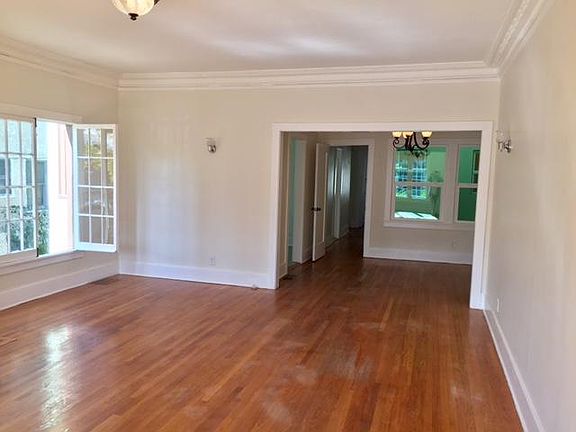 3rd image of 729 N Manhattan Pl