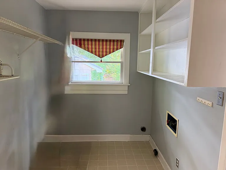 1311 Clover Ln — Photo 7