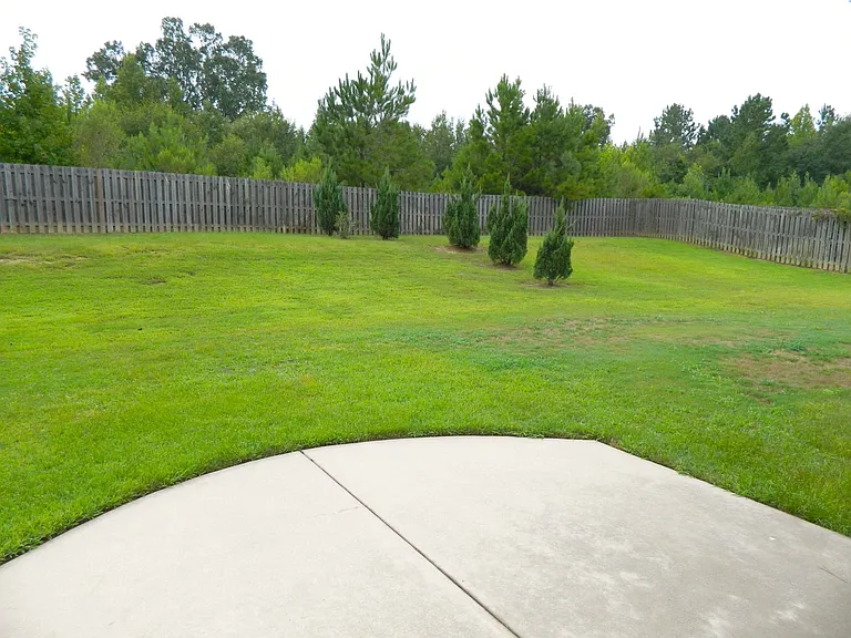 498 Sebastian Dr — Photo 3