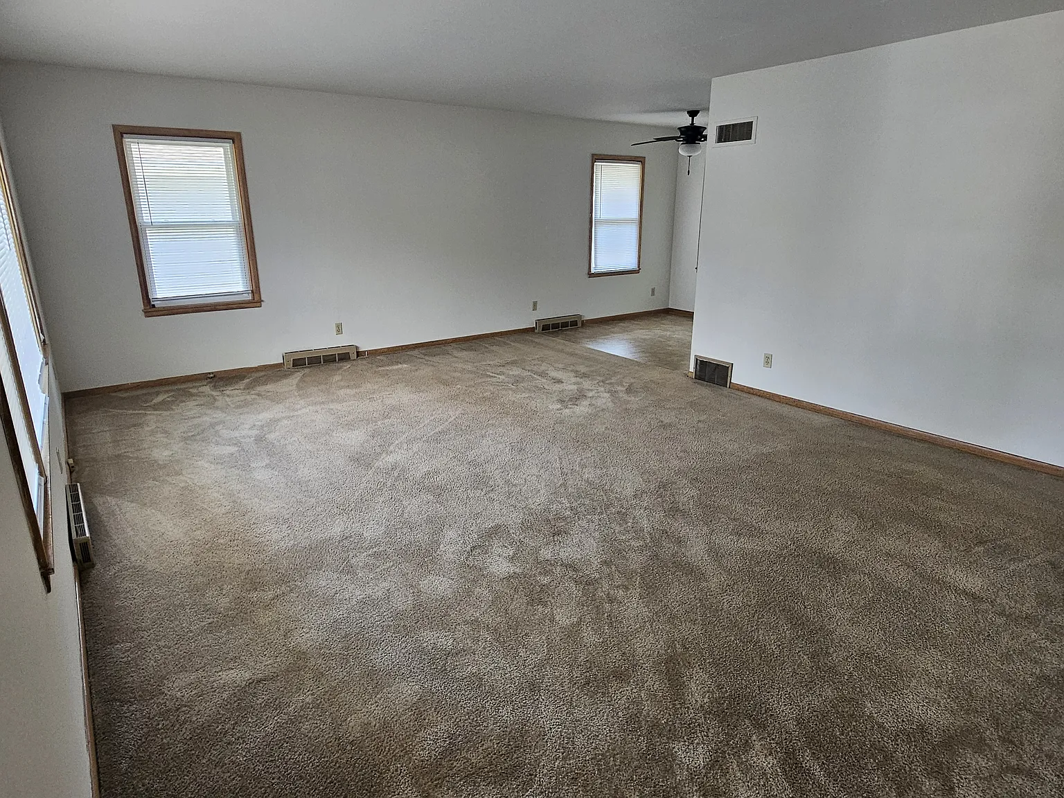 3 bed, 1350 sqft, $1,700 — Photo 2