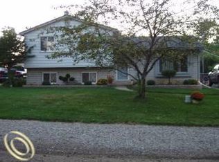 1637 Island Dr, Highland, MI 48356