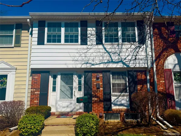 19489 Eddington Pl, Northville, MI 48167