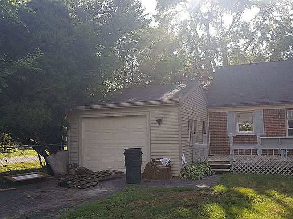 5th image of 1823 Beverly Ave