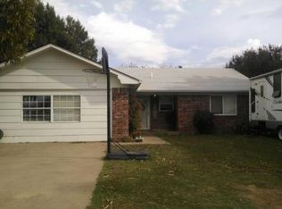 605 NW 8th St, Checotah, OK 74426