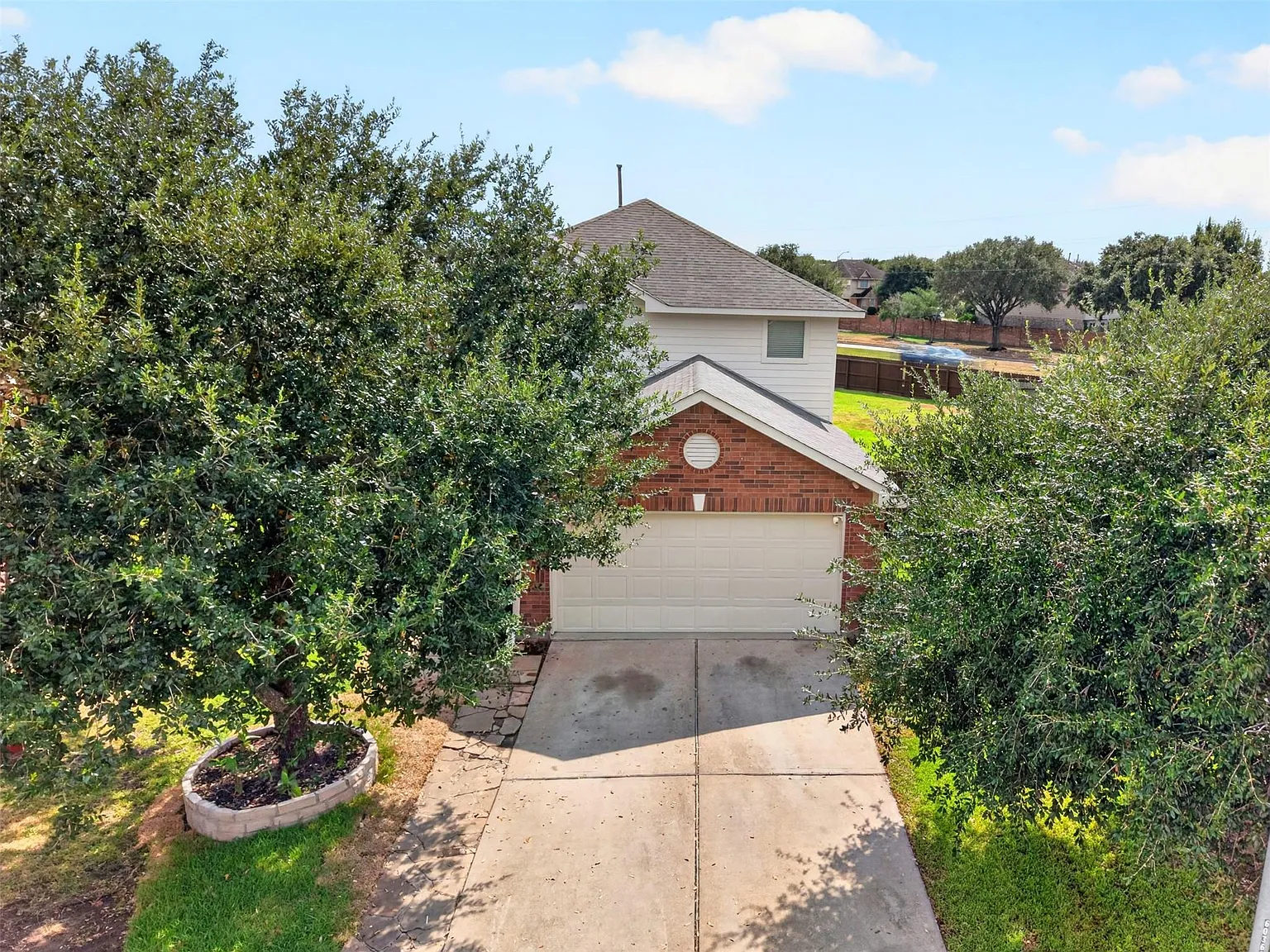 3 bed, 2.5 bath, 1364 sqft, $2,300 — Photo 3