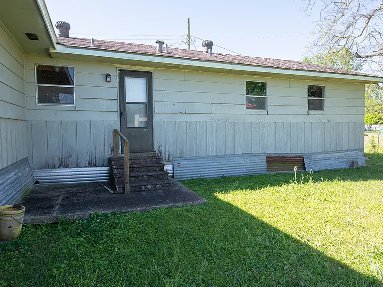 407 Nugier St — Photo 3