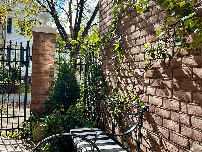 205 Caldwell Ln — Photo 1